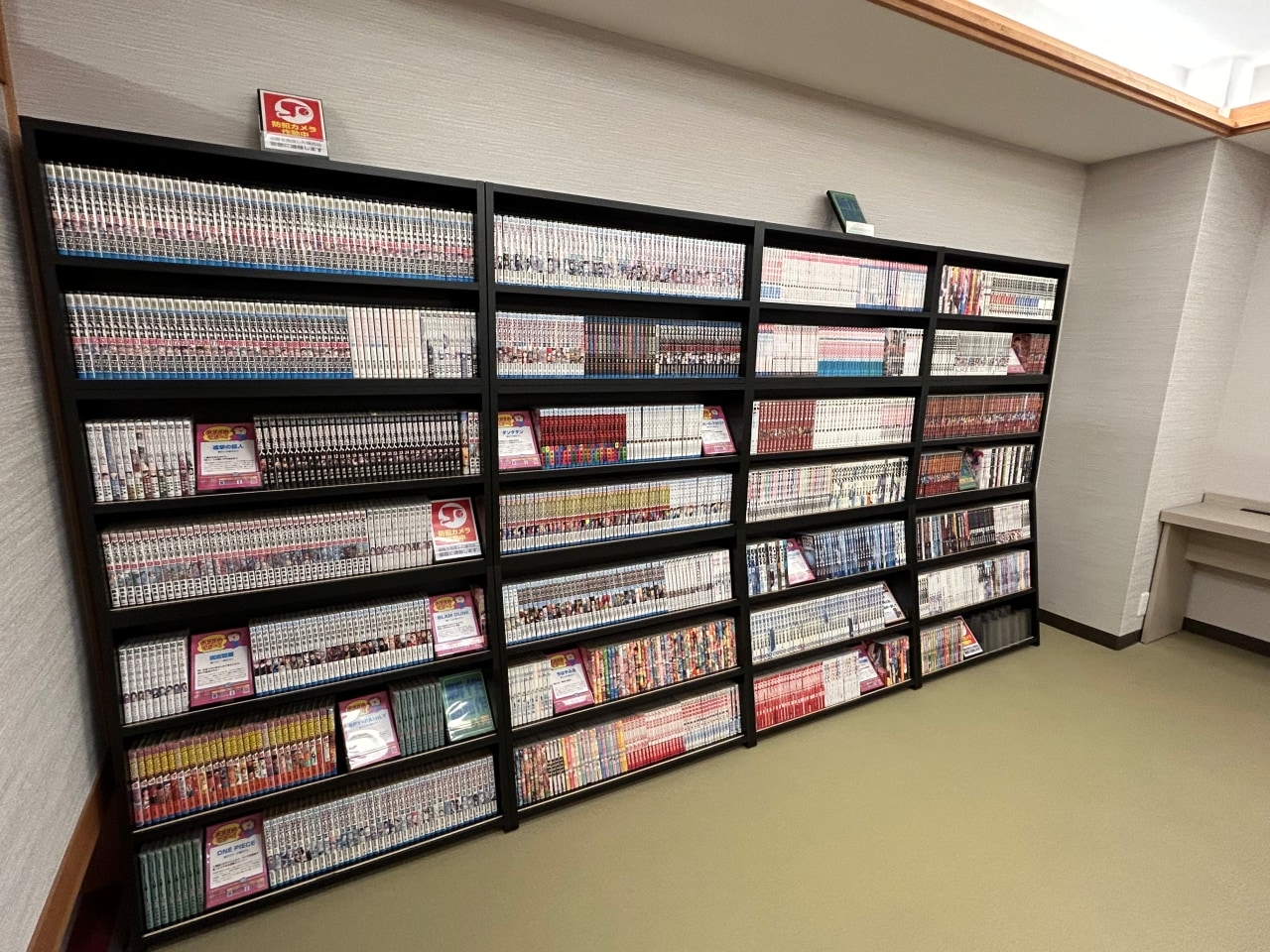 漫画はお部屋へのお持ち帰りも可能です